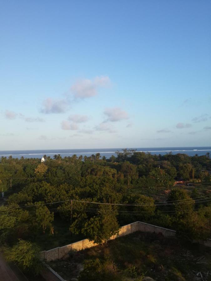 Shanzu Beach Apartment With Stunning Ocean View Mwakirunge Bagian luar foto